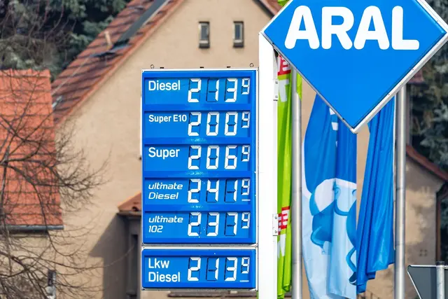 Kraftstoffpreise an einer Tankstelle. (Archivbild) | Foto: Frank Hammerschmidt/dpa