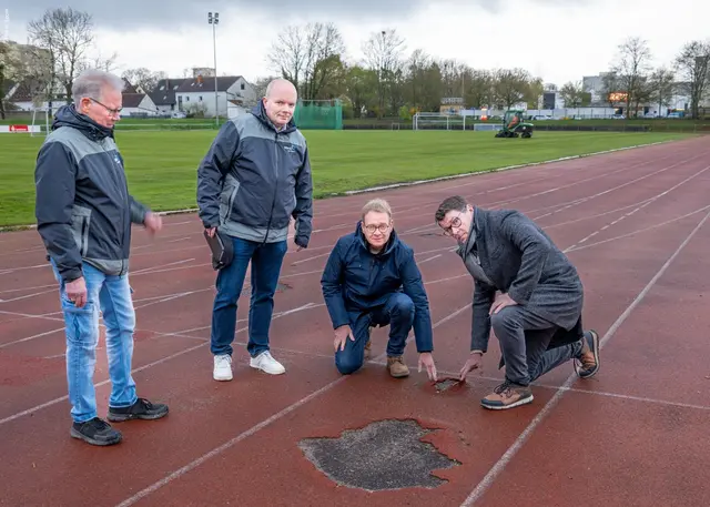 (v.l.n.r.) Achim Heck, Grünflächenverwaltung der Stadt Wörth am Rhein; Bürgermeister Steffen Weiß; Thomas Gebhart, Bundestagsabgeordneter; Erster Beigeordneter Peter Pfaff | Foto: Rolf H. Epple