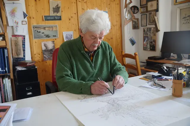 Mit beiden Händen zeichnen: Nicht nur viele der jüngsten Zeichnungen aus der Serie „Gesponnene Linien“ sind so entstanden | Foto: F.M-H.