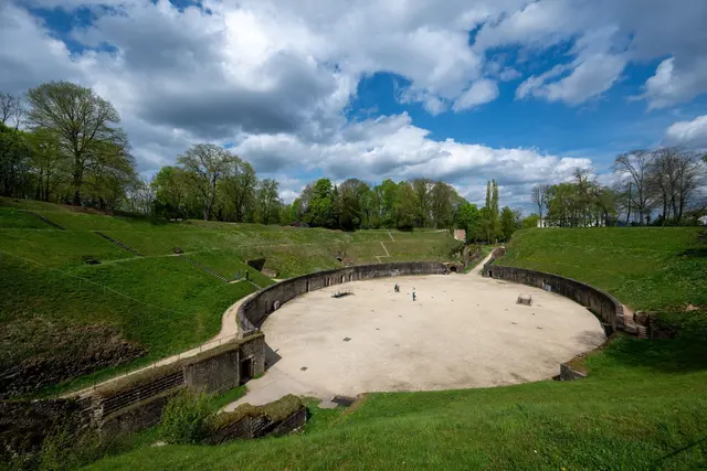 Das Amphitheater wird bei der Rheinland-Pfalz Triennale auch zum Ausstellungsort. (Archivbild) | Foto: Harald Tittel/dpa