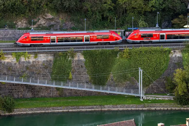 Umfangreiche Bauarbeiten beeinträchtigen die wichtige Bahnstrecke. (Archivbild) | Foto: Philipp von Ditfurth/dpa