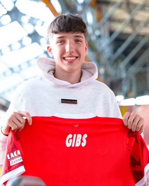 Owen Gibs hat seinen Vertrag beim 1. FC Kaiserslautern langfristig verlängert | Foto: 1. FC Kaiserslautern