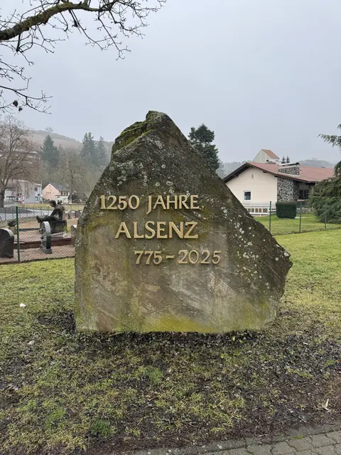 Alsenz feiert 2026 sein 1250jähriges Jubiläum der Ersterwähnung- Eingangsstein in der Uferstraße  | Foto: Arno Mohr 