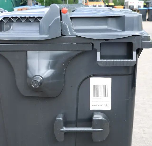 In Mannheim startet ein Pilotversuch mit digitalen Mülltonnen. Restmüllbehälter werden per Etikett erfasst und ab Mitte Mai nur noch digital geleert. | Foto: Stadt Mannheim