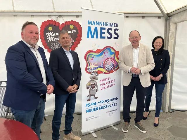 Oberbürgermeister Christian Specht, der 1. Vorsitzende des Schaustellerverbandes, Stephan Schuster und Hauptgeschäftsführerin der VTM Mannheim GmbH freuen sich auf die diesjährige Maimess | Foto: Sarah Isele