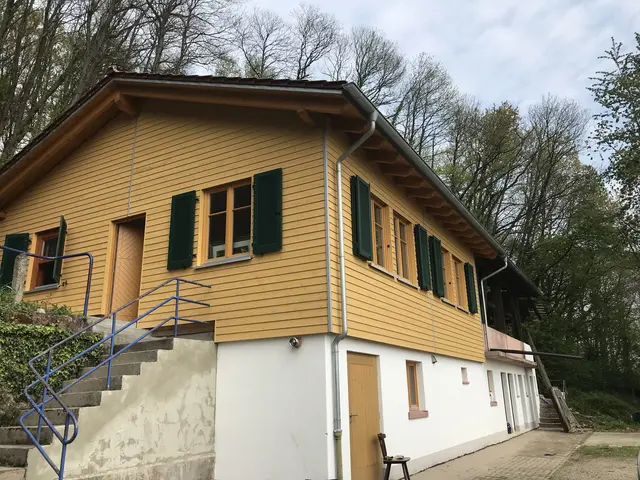 Maifest in Bad Bergzabern: Das Böhämmerhaus ist am 1. Mai das Ziel vieler Maiwanderer | Foto: Britta Bender