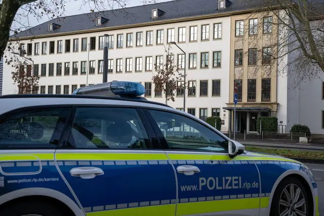 Der Polizei gelang nach eigenen Angaben ein Schlag gegen Drogendealer. (Symbolbild) | Foto: Harald Tittel/dpa