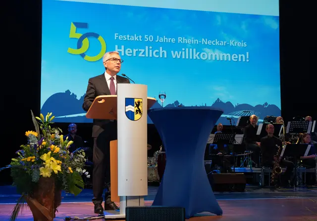 Redner beim Kreis-Jubiläum 2023 im Kultur- und Kongresszentrum Palatin in Wiesloch. | Foto: Landratsamt Rhein-Neckar-Kreis