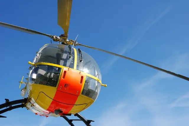 Ein Rettungshubschrauber im Einsatz: In Annweiler befand sich ein Helikopter im Anflug zur Unfallstelle, wurde jedoch nicht benötigt (Symbolbild). | Foto: Foto: AdobeStock_7188187_Manfred Steinbach