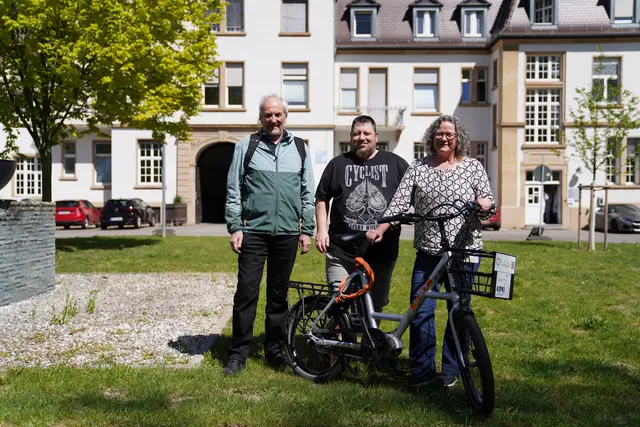 v.l.n.r.: Diethelm Messinger vom Team PedeLUc des VCD, Matthias Steiger vom Betriebsrat des KliLu und PedeLUc-Testerin Karin Behnel | Foto: Klinikum Ludwigshafen