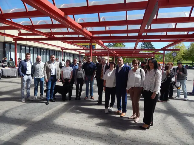 Nach einer kurzen, offiziellen Eröffnung ging die diesjährige Berufs- und Orientierungsmesse los | Foto: Anja Stemler