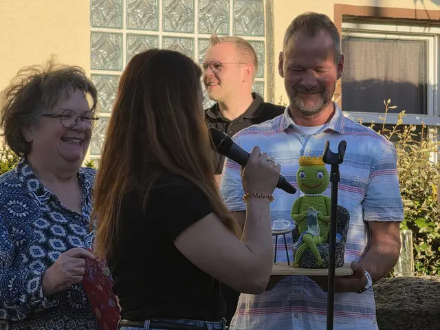 Der neue „Kerwi“ sorgt bei der Vorstellung für viel Applaus. | Foto: Eva Bender