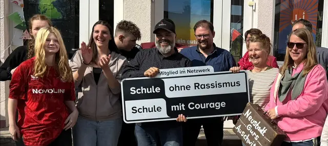 Schulgemeinschaft der Schubert-Schule mit Monji El Beji | Foto: Stephanie Veth