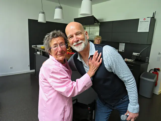 Helga Müller (86 Jahre) war total begeistert von Blacky | Foto: Brigitte Melder