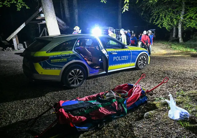 Bergwacht und Polizei sind im Einsatz. | Foto: Jason Tschepljakow/dpa
