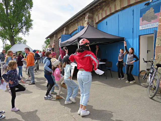 1. Station bei den Böhler Hängsching mit Tanzbewegungen | Foto: Brigitte Melder