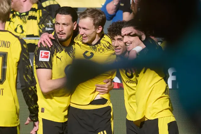 Jubel bei Borussia Dortmund: Die vorzeitige Champions-League-Qualifikation ist geschafft.  | Foto: Bernd Thissen/dpa