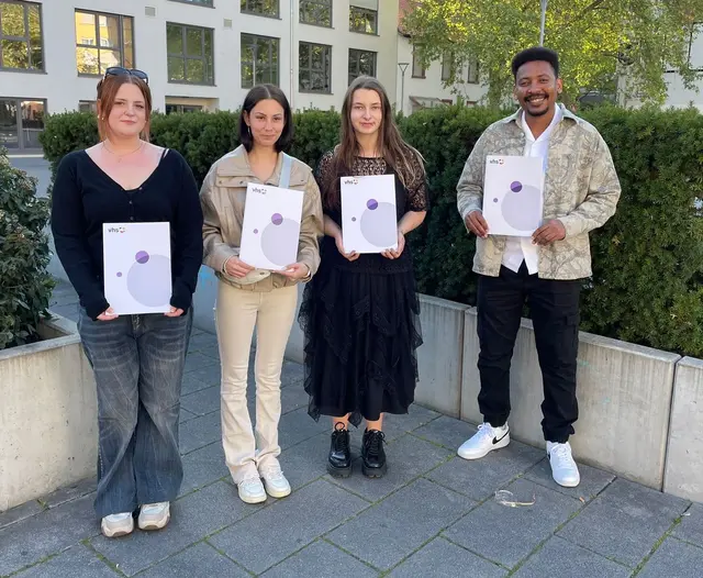 Sie haben den Berufsreifeabschluss in der Tasche (von links): Kim, Helena, Emily und Habib | Foto: HPH
