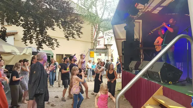 Musikgenuss unter freiem Himmel beim Haardter Weinfest vom 8. bis 14. Mai. | Foto: Eva Bender