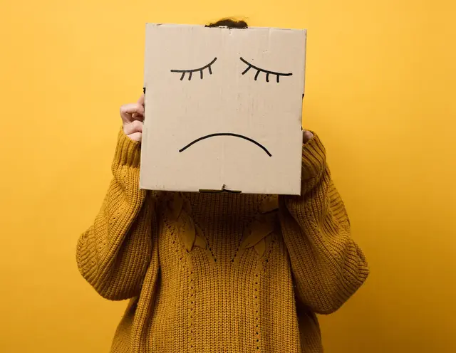 Wenn nach einer Herzdiagnose Angst, Schlafprobleme oder Vermeidung dazukommen, kann das die Beschwerden im Alltag spürbar verstärken und sollte mitgedacht werden. | Foto:  nndanko/stock.adobe.com