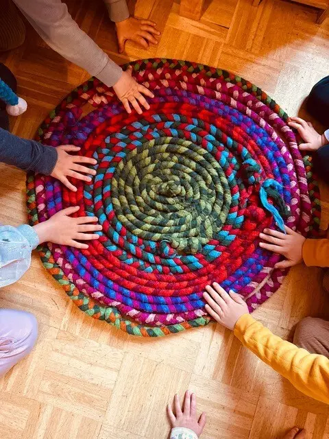 Spielerisches Lernen ist ein zentraler Bestandteil des Kindergartenalltags. | Foto: Waldorf-Kindergarten Neustadt