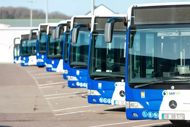Im Tarifkonflikt öffentlicher Nahverkehr hat es im Saarland einen Durchbruch gegeben (Archivbild) | Foto: Laszlo Pinter/dpa