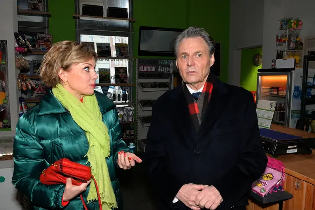 Yvonne (Gisa Zach) und Jo Gerner (Wolfgang Bahro) im Gespräch: Im Umfeld des Mordfalls geraten immer mehr Figuren unter Druck. | Foto: Foto: RTL / Rolf Baumgartner
