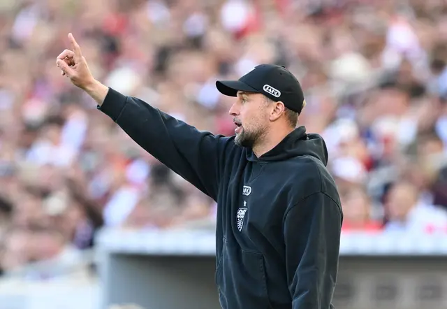 Trainer Sebastian Hoeneß und der VfB Stuttgart richten den Fokus auf den Saison-Endspurt. | Foto: Bernd Weißbrod/dpa