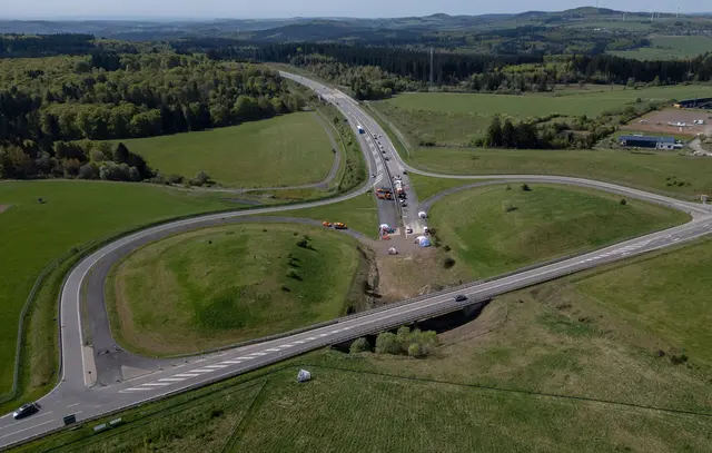 Noch endet die A1 abrupt in der Eifel. | Foto: Harald Tittel/dpa