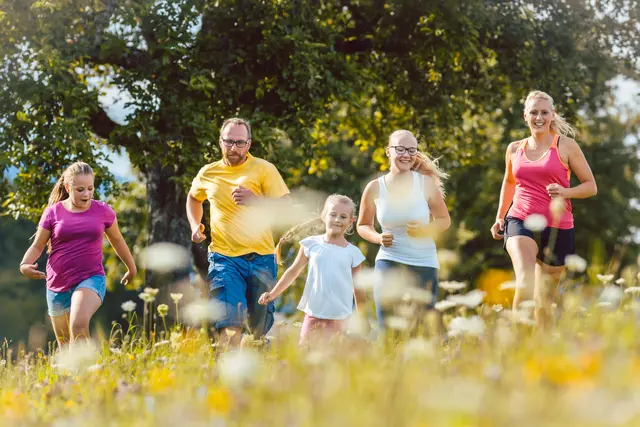 "Gefühle als Kompass" nutzen, das können Familien in diesem Workshop. Ziel soll sein, dass sie die gemeinsame Zeit zusammen wieder mehr genießen können.  | Foto: Kzenon/stock.adobe.com