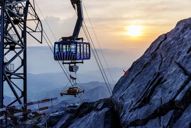 Material wird für die neue Schwebebahn Säntis in die Höhe gebracht. (Archivbild) | Foto: Rene Niederer
/ARTWIESE.CH/Säntis-Schwebebahn AG/dpa
