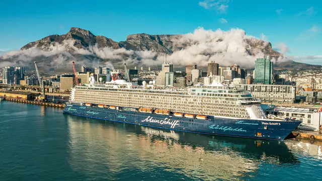 Mein Schiff 5 vor Kapstadt | Foto: TUIcruises Pressefoto