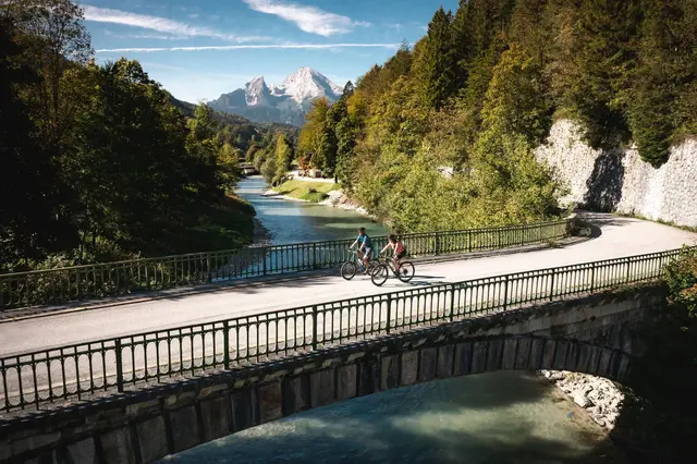 Der Fernradweg Salzschleife folgt historischen Salzhandelswegen und wurde nun um 67 Kilometer bis nach Salzburg erweitert. | Foto: dpa