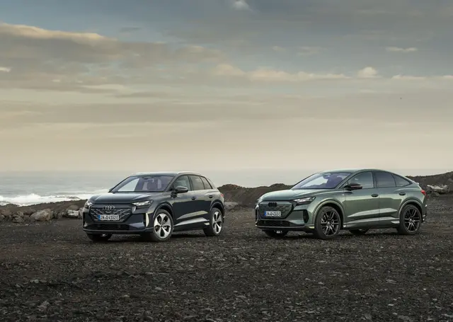 Audis Q4 e-tron (l) und Q4 Sportback e-tron sollen ab 47.500 Euro ab Mai bestellbar sein und im Sommer auf die Straße kommen. | Foto: dpa