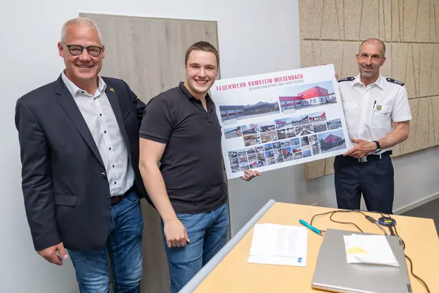 Eine Vorher-Nachher-Collage überreichte Cal Kleemann vom Ingenieurbüro Franz &amp; Vatter. | Foto: Stefan Layes