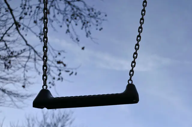 Das Kind lief von einem Spielplatz zum Fluss und fiel hinein. (Symbolbild) | Foto: Katharina Kausche/dpa