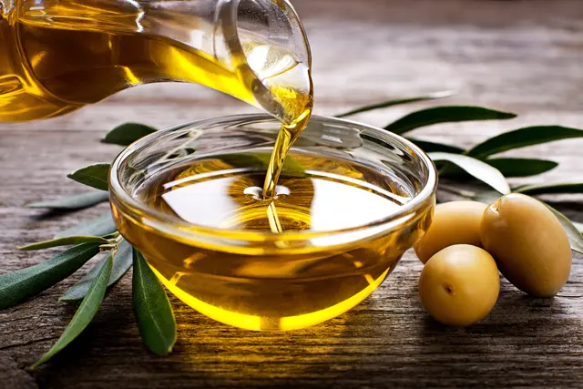 Öko-Test hat sich 30 verschiedene Olivenöle angesehen | Foto: Dušan Zidar/stock.adobe.com