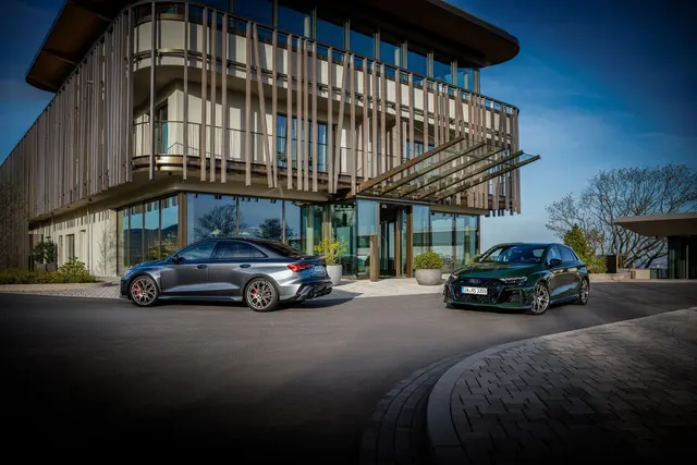 Als Competition Limited bringt Audi eine Sonderedition von 750 Exemplaren der RS3 Limousine (l) und des RS3 Sportback auf den Markt | Foto: dpa