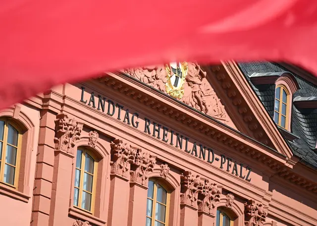 Noch mindestens zweimal tagt der alte rheinland-pfälzische Landtag. (Archivbild) | Foto: Arne Dedert/dpa