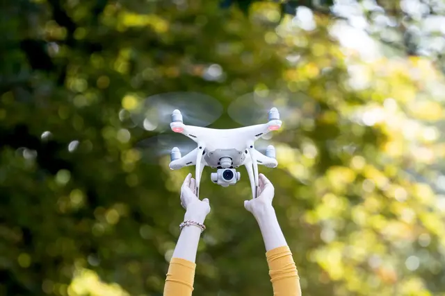 Für jede Drohne, die im Freien betrieben wird, ist eine Haftpflichtversicherung vorgeschrieben. (zu dpa: «Drohnenflug ohne Risiko: Welche Versicherung wichtig ist») | Foto: dpa