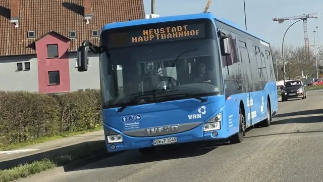 Nach der Sanierung: Die Buslinien in Richtung Heidenbrunnental sortieren sich neu. Linie 515 fährt wieder durch die Fröbelstraße, Linie 508 bleibt auf der Talstraße. (Symbolbild) | Foto: Eva Bender
