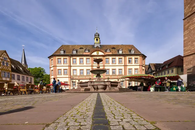 Feierabend auf dem Marktplatz: Stadt lädt zum Neustadter Abendmarkt mit Live-Musik | Foto: CC-BY Pfalz Touristik, Heimatlichter GmbH