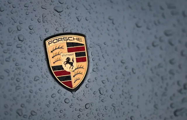 Der Sportwagenbauer Porsche hat Geschäftszahlen vorgelegt. (Archivbild) | Foto: Christoph Schmidt/dpa