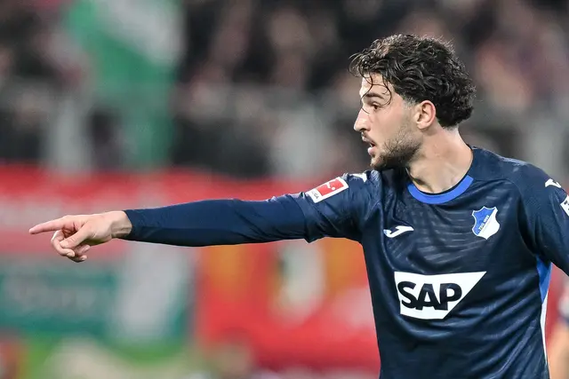 Mittelfeldspieler Leon Avdullahu bleibt langfristig bei der TSG Hoffenheim. (Archivbild) | Foto: Harry Langer/dpa