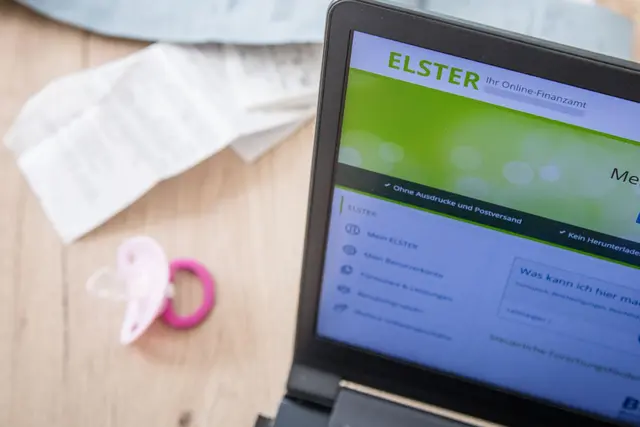 Kindergeld oder Kinderfreibetrag - was lohnt sich für Eltern mehr? Das Finanzamt prüft das im Rahmen der Steuererklärung automatisch und berücksichtigt die entsprechend günstigere Variante. (zu dpa: «Kindergeld, Kinderfreibetrag? So entscheidet das Finanzamt») | Foto: dpa