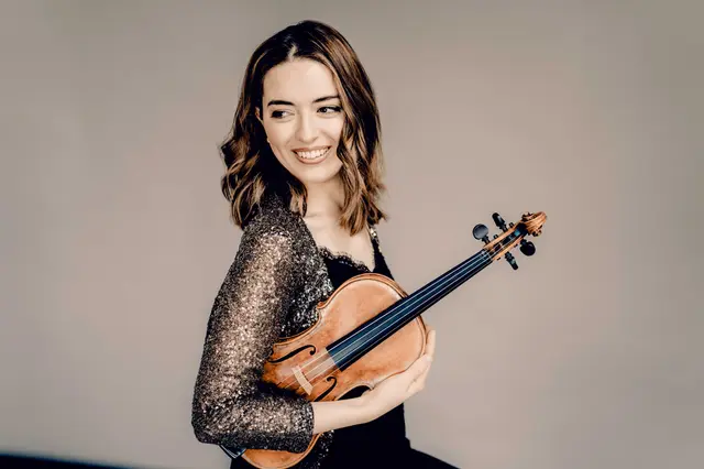 Tritt beim Klassikkonzert in der Fruchthalle Kaiserslautern auf: Laura Handler ist eine Virtuosin auf der Geige | Foto: Andrej Grilc/gratis