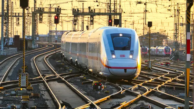 Ab Donnerstag, 1. Mai, gilt im Frankfurter Hauptbahnhof ein Alkoholverbot außerhalb von Gastronomie und Geschäften. Die Deutsche Bahn will damit das Sicherheitsgefühl und die Aufenthaltsqualität verbessern. | Foto: Deutsche Bahn AG / Volker Emersleben
