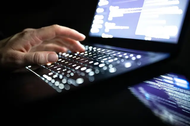 Ein Cyberangriff hatte die Kreisverwaltung Ahrweiler in Teilen lahmgelegt. (Symbolbild) | Foto: Philip Dulian/dpa