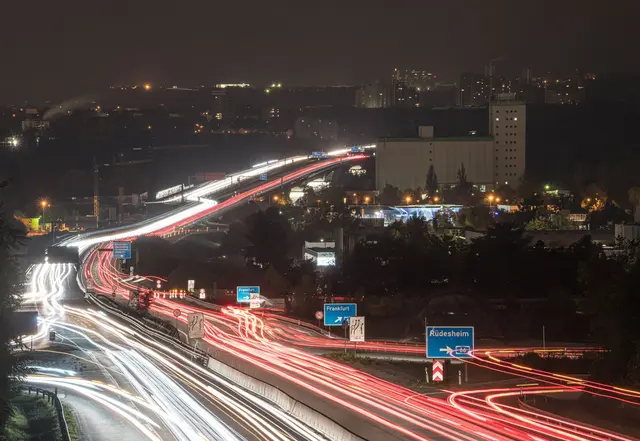 Auf den Autobahnen in Rhein-Main kommt es vermehrt zu Staus. (Archivbild) | Foto: Andreas Arnold/dpa