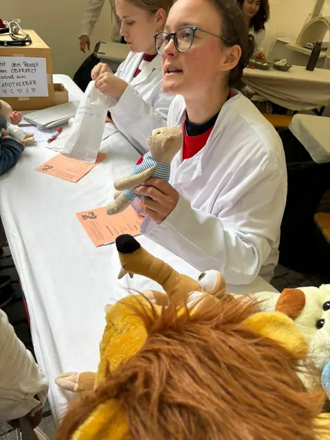 Das Teddybärenkrankenhaus auf dem Kinderfest ist sehr beliebt. | Foto: BAS
